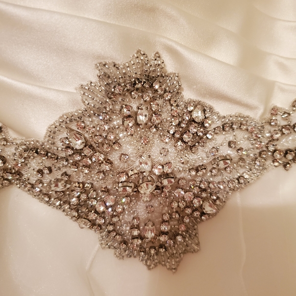 Wedding dress - Picture 12 of 13